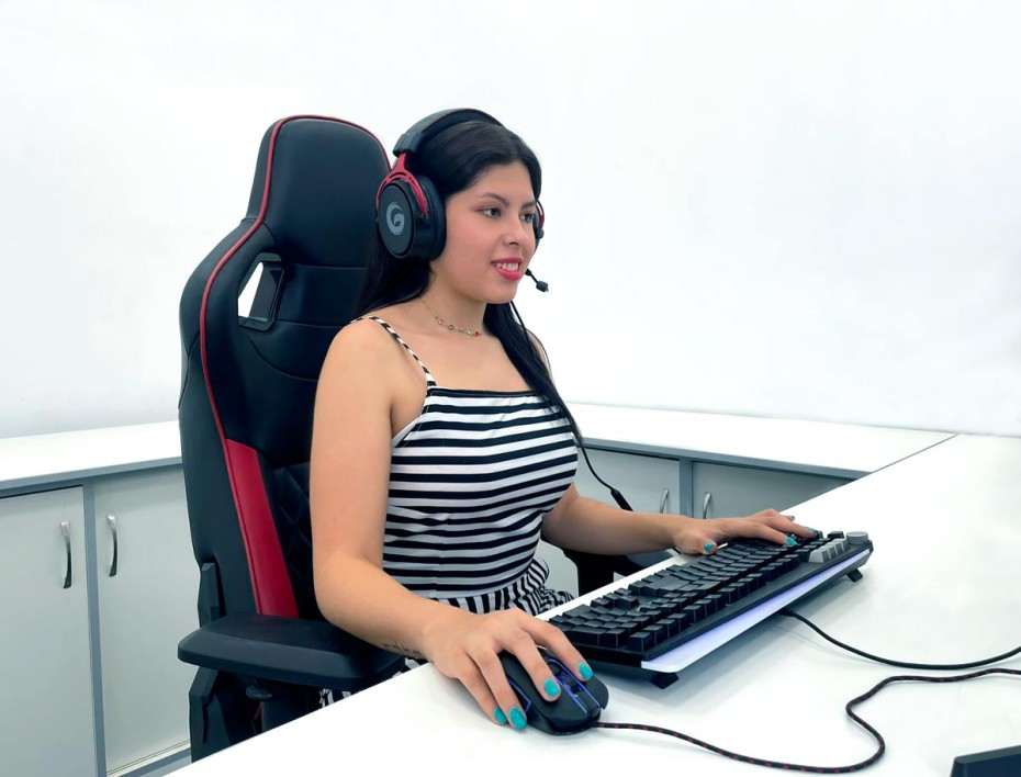 Auricular Gambyte Templar 7.1 Gaming (bmbh43ar) Con Microfono, Interfaz Jack 3.5 Mm, Negro C/ Rojo